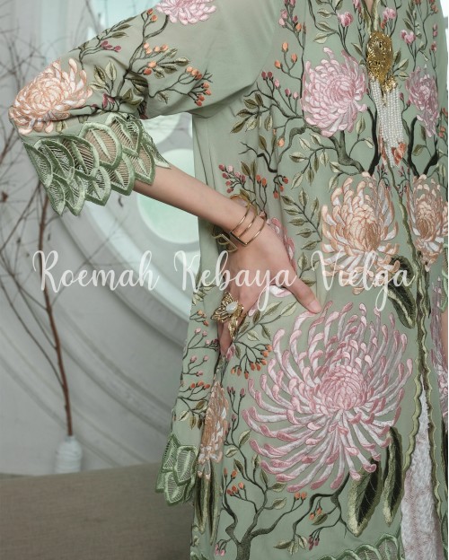Chrysanthemum Series Midi Kebaya – Mint