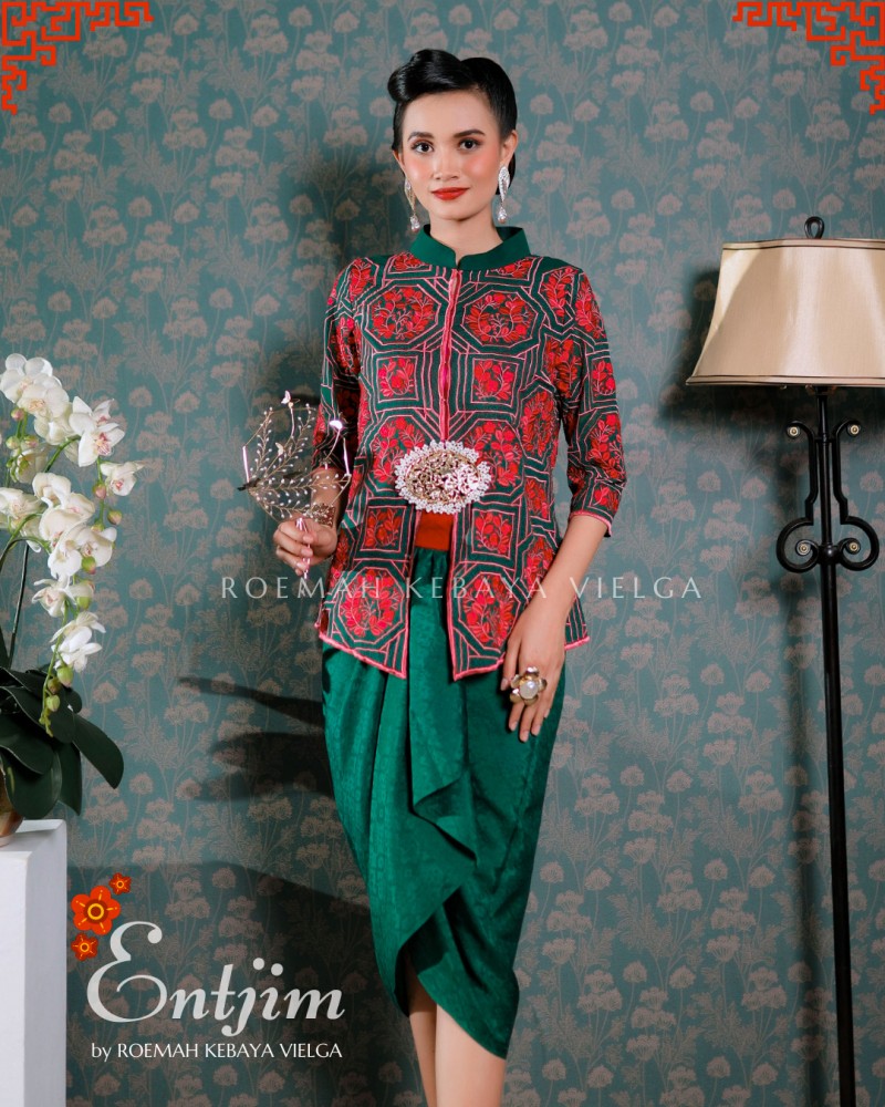  Kebaya  Pendek  Entjim Series Hijau Tua dan Merah 