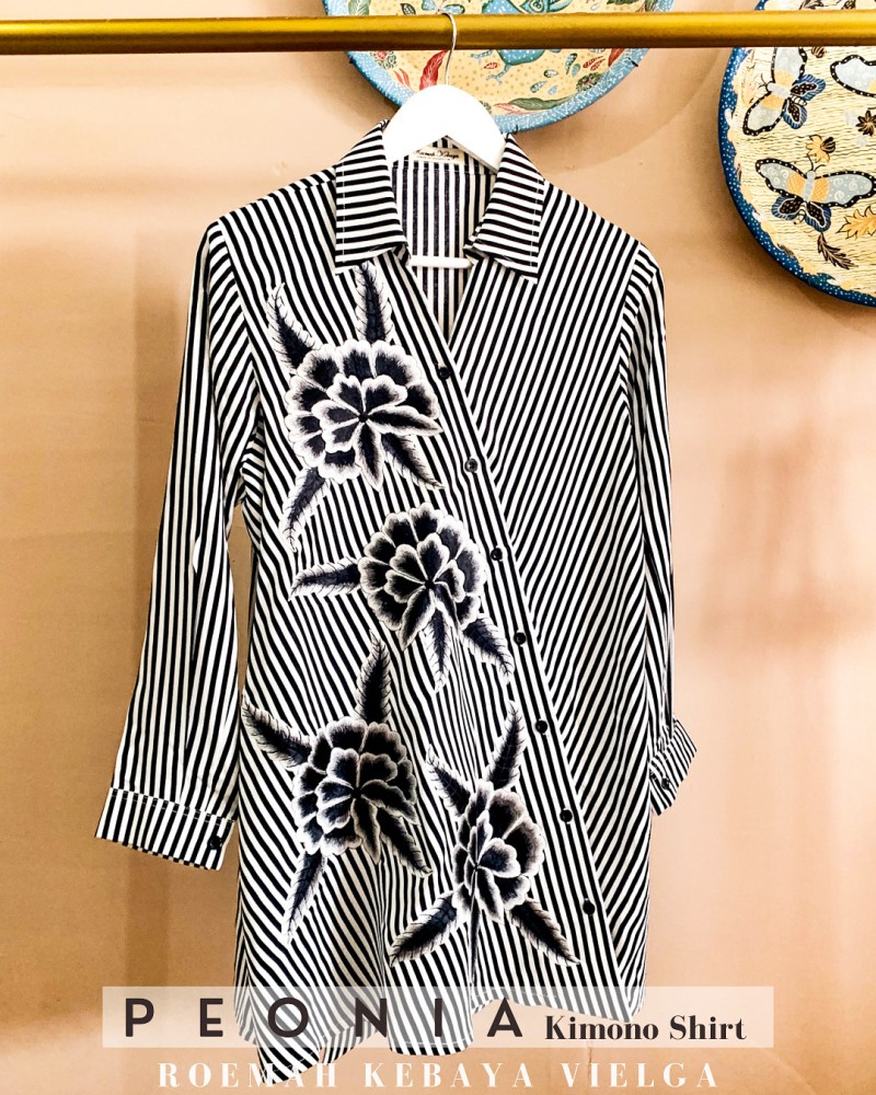 Kemeja Model Kimono Peonia (Peonia Kimono Shirt)