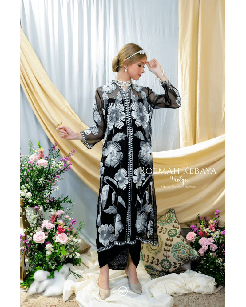 Kebaya Panjang Poppy Swarovsky Hitam - Size XL