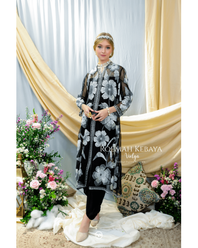 Kebaya Panjang Poppy Swarovsky Hitam - Size XL