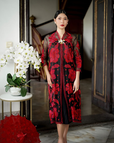 Kebaya Panjang Poppy Swarovsky Hitam - Size XL