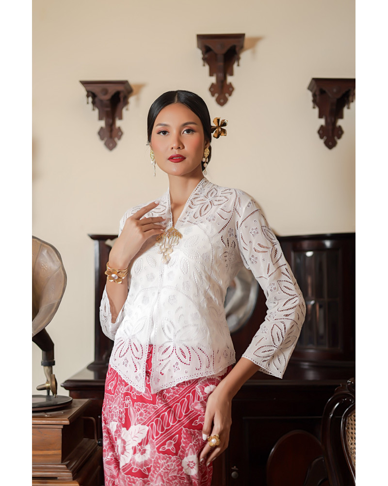 Kebaya Bolero Kerancang Roda Putih