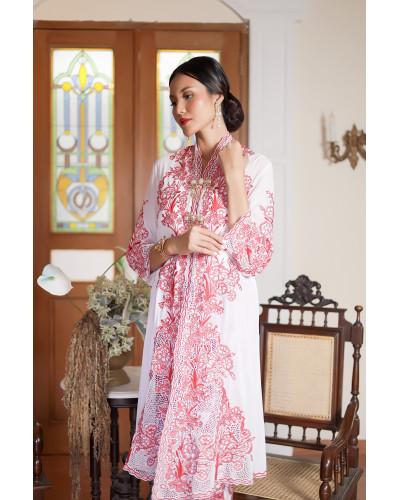 Kebaya Panjang Anyelir Putih