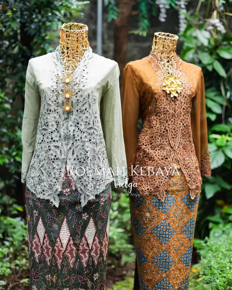 Kebaya Pendek Bolero Hijau Olive Modern Dengan Bordiran Bunga Camelia Kerancang Cantik dan Anggun