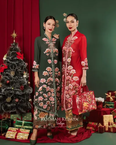 Kebaya Panjang Modern Motif Daisy Hijau Cantik dan Elegan