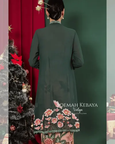 Kebaya Panjang Modern Motif Daisy Hijau Cantik dan Elegan