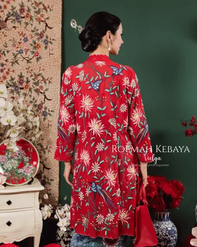 Kebaya Encim Panjang Motif Burung Peranakan Warna Merah Elegan dan Berkarakter