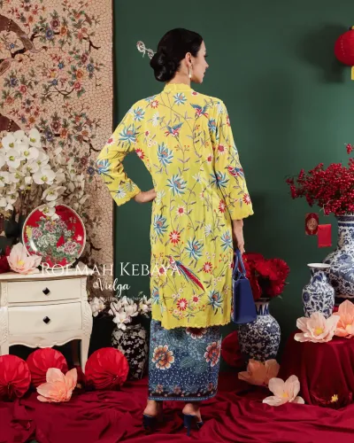 Kebaya Encim Panjang Motif Burung Peranakan Warna Kuning Cerah dan Elegan