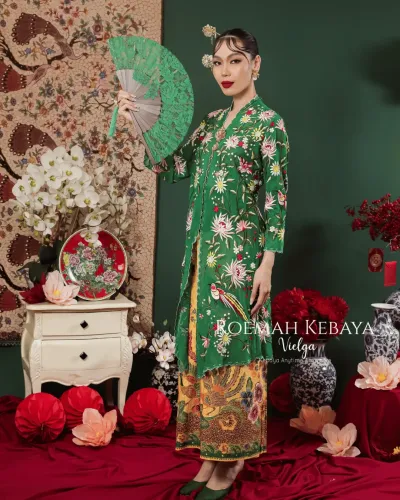 Kebaya Encim Panjang Motif Burung Peranakan Warna Hijau Elegan dan Berkelas