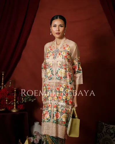 Kebaya Panjang Kawung Jasmine warna Peach