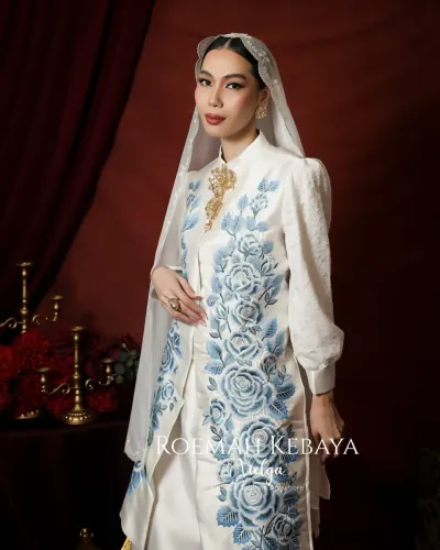 PRE ORDER One Set Raya Design Modern Motif Royal Roses Bloom Warna Putih Elegan (Harga Belum Termasuk Selendang)
