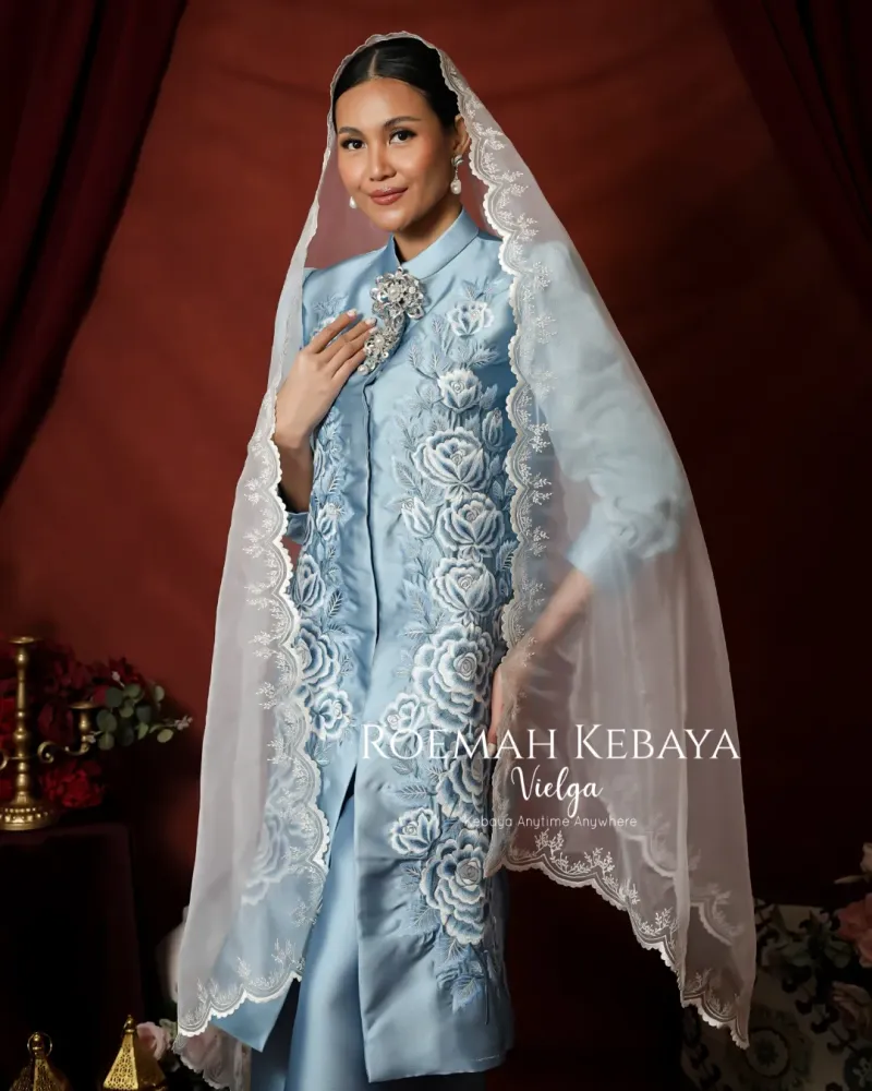 PRE ORDER One Set Raya Design Modern Motif Royal Roses Bloom Warna Blue Elegan (Harga Belum Termasuk Selendang)