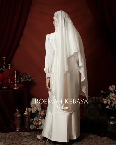 PRE ORDER One Set Raya Design Modern Motif Lily Warna Putih Elegan Berbahan Duchess Premium (Harga Belum Termasuk Selendang)