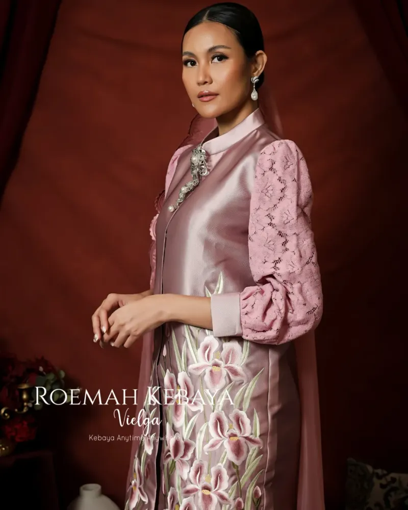 PRE ORDER One Set Raya Design Modern Motif Royal Orchid Bloom Warna Pink Dusty Elegan (Harga Belum Termasuk Selendang)