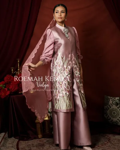 PRE ORDER One Set Raya Design Modern Motif Royal Orchid Bloom Warna Pink Dusty Elegan (Harga Belum Termasuk Selendang)