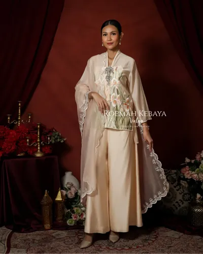 PRE ORDER Kebaya Encim Raya Design Modern Warna Salem Dengan Motif Orchid Bloom Cantik dan Anggun