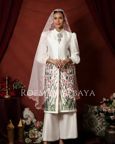 PRE ORDER One Set Raya  Lily baju Putih Elegan Berbahan Duchess Premium (Harga Belum Termasuk Selendang)