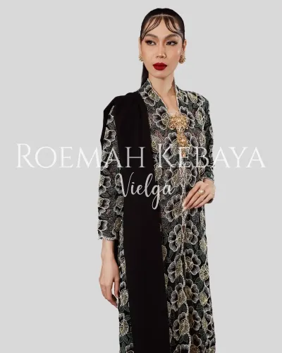Long Kebaya With Bunga Lawasan Motif