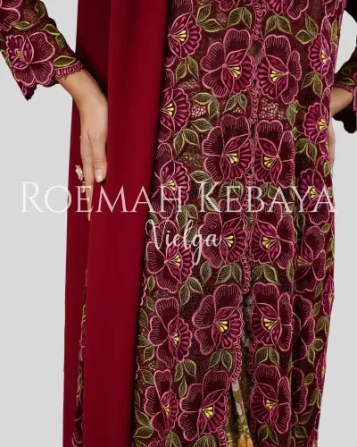 Kebaya Panjang Motif Bunga Lawasan